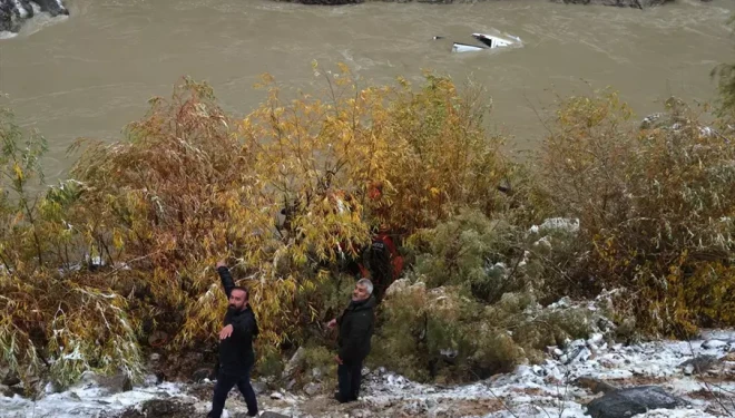 Pikap Zap Suyu’na düştü: 2 ölü 2 yaralı