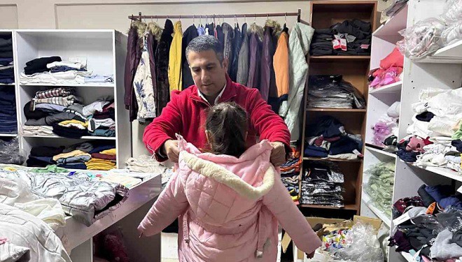 Muradiye’de Kızılay’dan kışlık giyim desteği