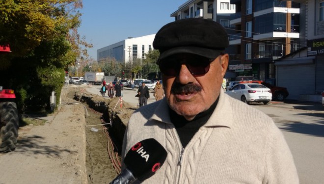 VEDAŞ’ın günlerce açık bıraktığı çukurlar kazalara davetiye çıkarıyor