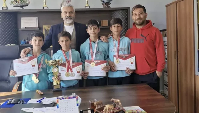 Süphan Ortaokulu öğrencileri kros müsabakalarında il birincisi oldu