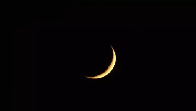 Van’da hilal geceyi süsledi