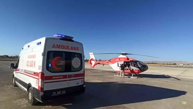 Bahçesaray’da kalp krizi geçiren hasta, helikopter ambulansla Van’a sevk edildi