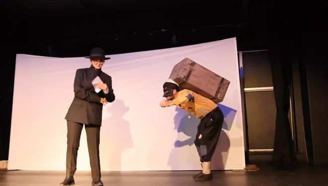 Kürtçe "Xulame Du Xudanan” tiyatro oyunu, Edremit Belediyesi personeli için sahnelendi 