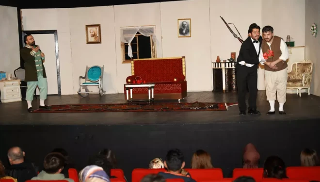 “Bir Evlenme Teklifi” Kürtçe Sahnelendi