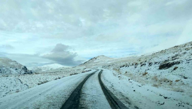 Van’da kış yüzünü gösterdi: Erek Dağı ve çevresi beyaza büründü