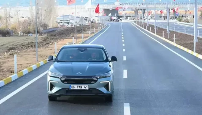 Van Çevre Yolu’nun birinci ve üçüncü etapları Bakan Uraoğlu'nun katılımıyla açıldı