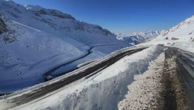Van-Bahçesaray yolu ulaşıma açıldı