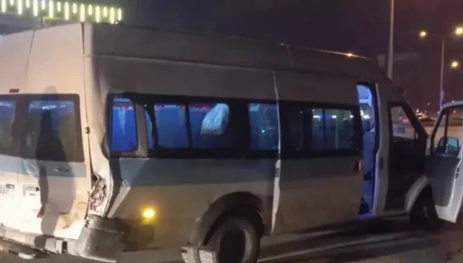 Edremit'te minibüsçülerin yolcu kapma yarışı kazayla bitti