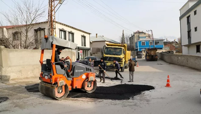 VBB'nin kent genelinde yol bakım-onarım çalışmaları sürüyor