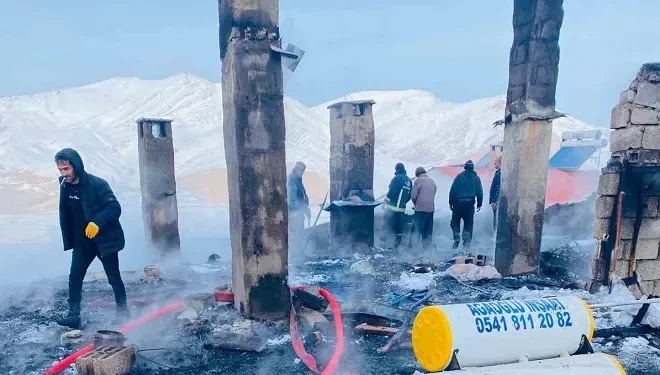 Çatak’ta çatı yangını: 2 kişi dumandan etkilendi