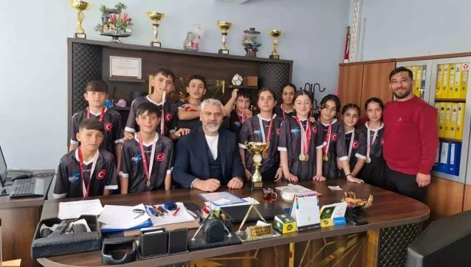 TESKOMB Süphan Ortaokulu’ndan korfbolda şampiyonluk gururu