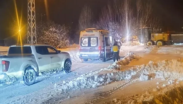 Van'da hastaların imdadına karla mücadele ekipleri yetişti