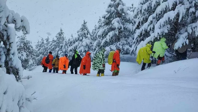 Van’da kar nedeniyle yol kapandı, rota Toprakkale’ye çevrildi