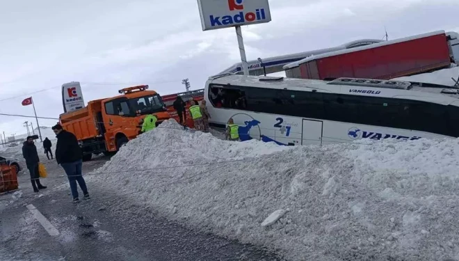 Kar yağışı beraberinde kazayı getirdi