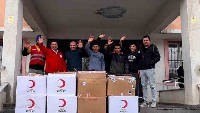 Muradiye’de 16 bin öğrenciye giyim desteği