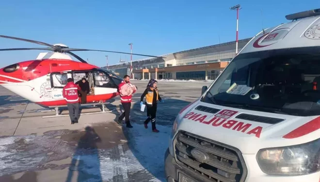 Şemdinli’de sıcak su yanığı olan bebek..