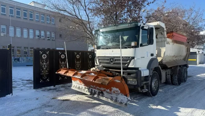 Tuşba’da Okul Yollarında Buzlanmaya Karşı Kapsamlı Çalışma
