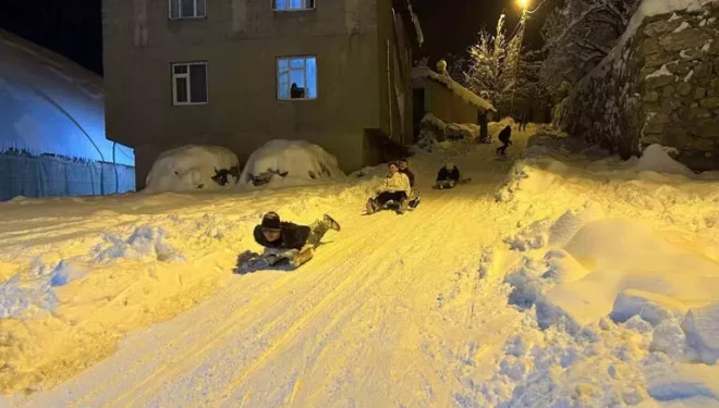 Van'ın Çatak ilçesinde eğitime kar engeli