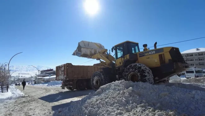 Başkale’de karla mücadele çalışması