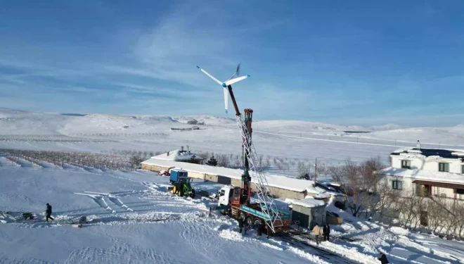 Dededen kalma mesleğini geliştirerek rüzgârgülü imalatı yapıyor