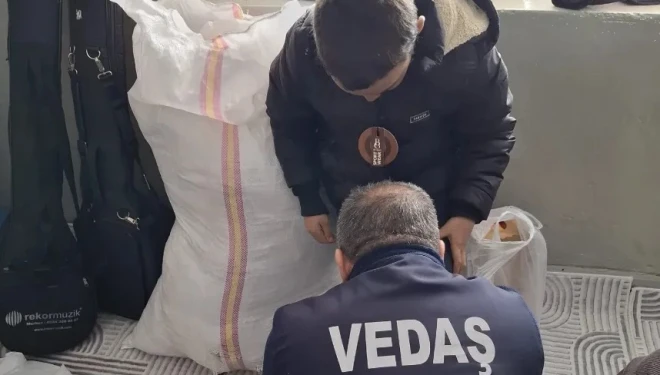 VEDAŞ mezradaki öğrencilere kışlık kıyafet desteğinde bulundu