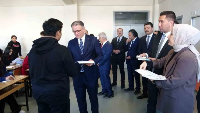 Van’da 275 bin 363 öğrenci karne heyecanı yaşadı