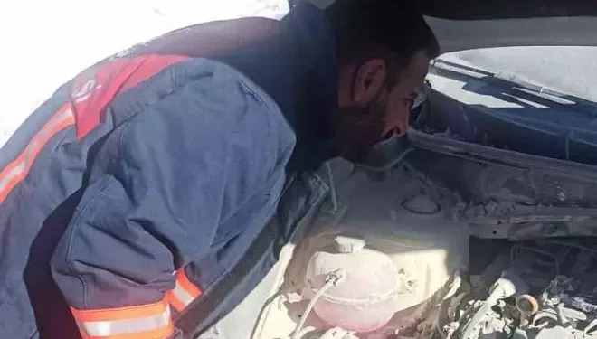 Van’da seyir halindeki otomobil yandı