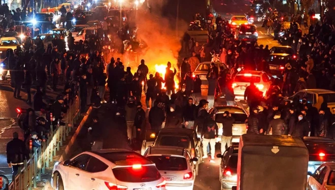 Reuters: İran'daki protestolarda 5 bin kişi hayatını kaybetti