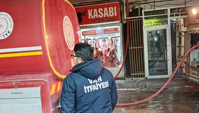 Van’da korkutan yangın: 5 iş yeri zarar gördü