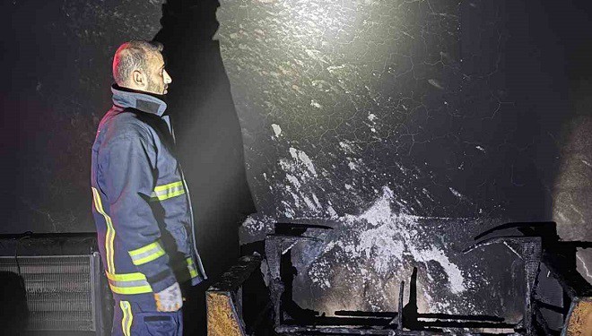 Van’da çıkan yangında bir ev kullanılamaz hale geldi