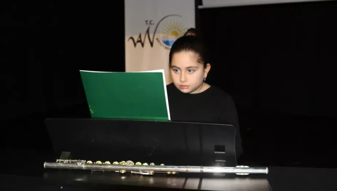 Van'da minik öğrencilerden sanata yolculuk