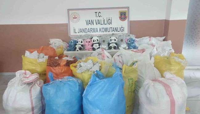 Van’da 3.4 milyon TL değerinde kaçak eşya ele geçirildi