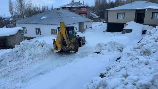 Başkale’de kar yağışı