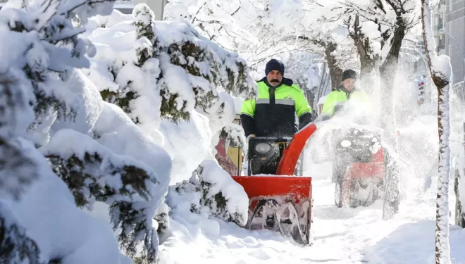 VBB kar temizleme çalışmalarını sürdürüyor