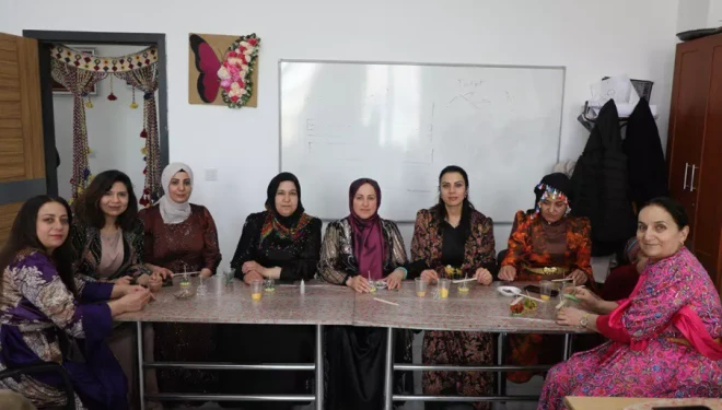 Tuşba'da 8 Mart Etkinlikleri Devam Ediyor: Kadınlarla Mum Atölyesi Düzenlendi 
