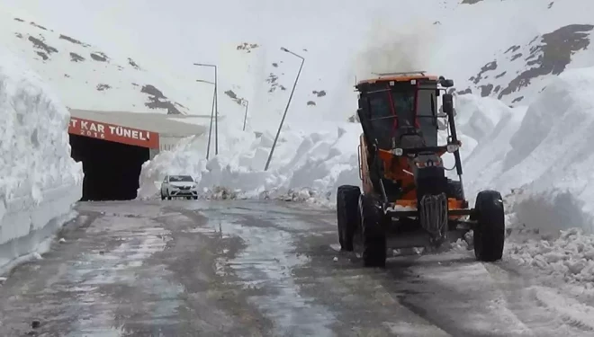 Türkiye’de kar rekoru Van’da kırıldı: Karabet Geçidi’nde kar kalınlığı 3 metreyi geçti