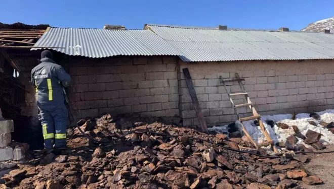 Muradiye’de ahır yangını