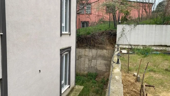 Sitesinin bahçesine insan kemikleri ve kafatası buldu!