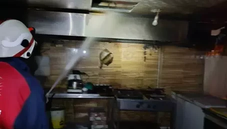 Özalp’ta iş yeri yangını