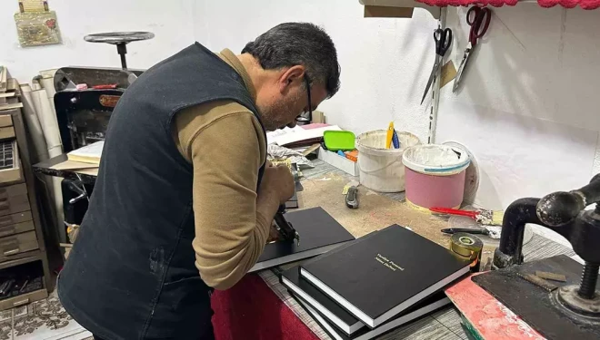 Vanlı cilt ustası yarım asırlık zanaatını teknolojiye karşı koruyor