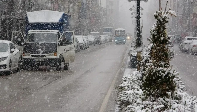 Van'da 34 yerleşim yeri kardan kapandı