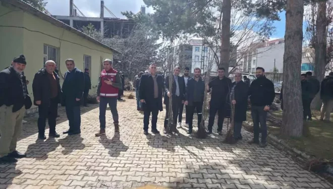 Muradiye’de yüzde 90 hibeli 50 bin adet meyve fidanı dağıtımı yapıldı