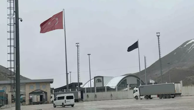 Sınır kapılarında sevkiyatlar koordineli, yolcu geçişleri kontrollü sürdürülüyor