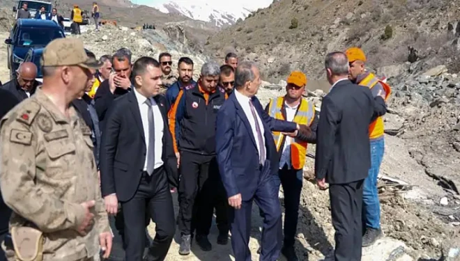 Hakkari-Van karayolunda risk devam ediyor
