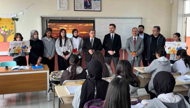 Çaldıran Müftülüğünden öğretmenlere "Geçmiş Olsun" çiçeği