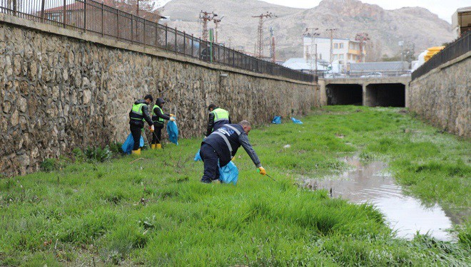 Tuşba Belediyesi’nden ekolojik duyarlılık: İnci kefalinin göç yolları temizleniyor 