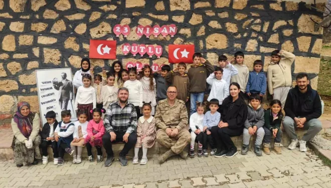 İpekyolu jandarmasından okullarda bayram mesaisi