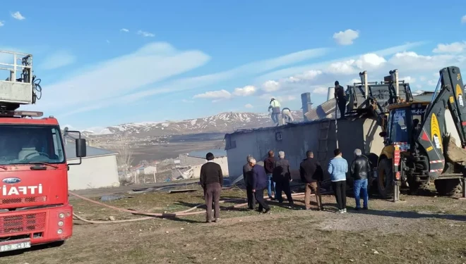 Van’ın Özalp ilçesinde ev yangını