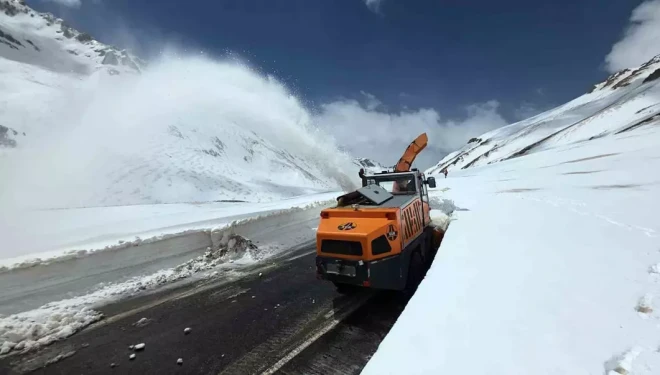 Bahçesaray yolunda çalışmalar devam ediyor