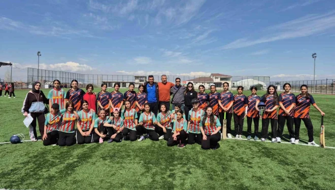 Fevzi Geyik Ortaokulu 8 branşta bölge finallerine yükseldi